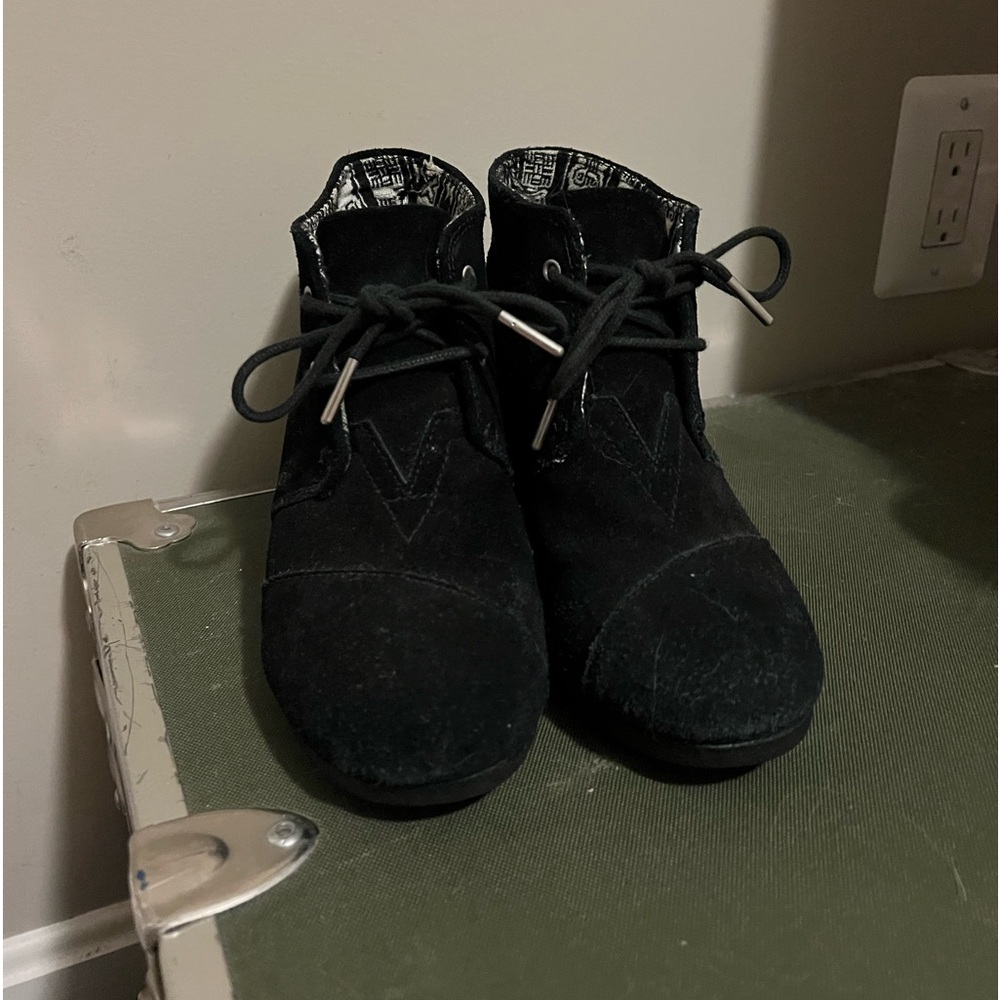 Black suede Toms wedges